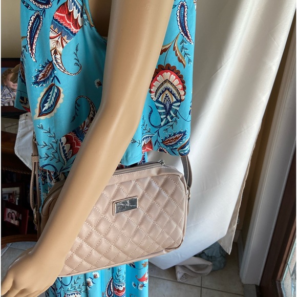 Bella Russo beige crossbody/shoulder bag with chain - Picture 3 of 12